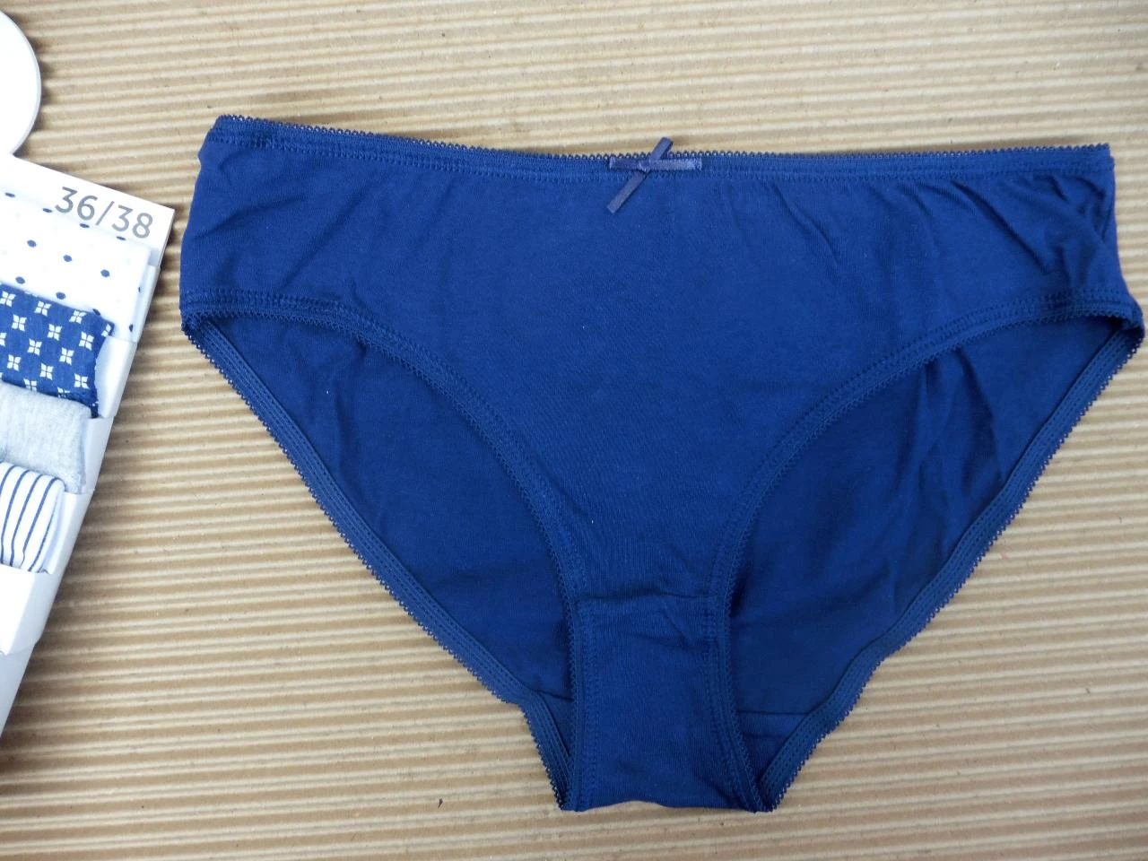 Lote de 3 pacotes de 5 calcinhas estampadas + lisas – photo 3